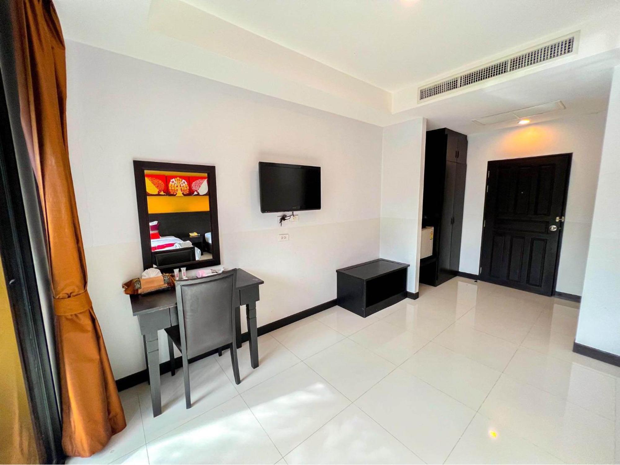 Naiyang Beach Hotel Sha Plus Phuket Buitenkant foto