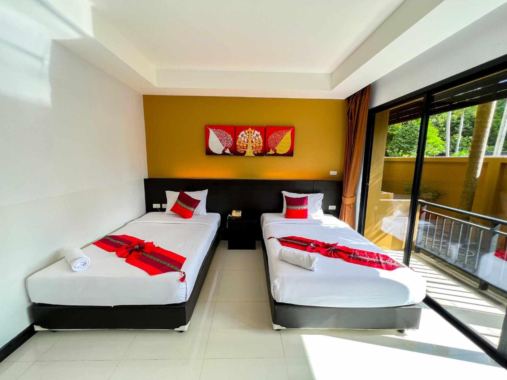 Naiyang Beach Hotel Sha Plus Phuket Buitenkant foto