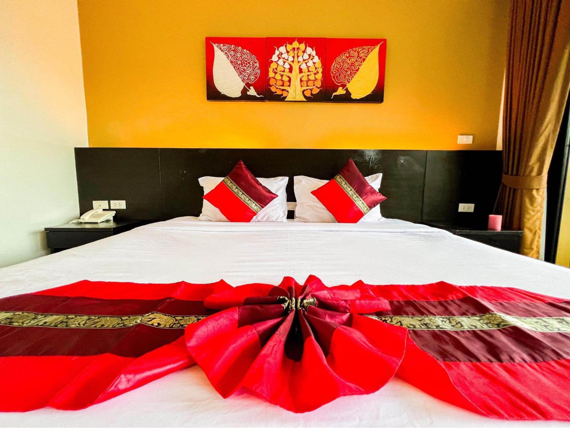 Naiyang Beach Hotel Sha Plus Phuket Buitenkant foto