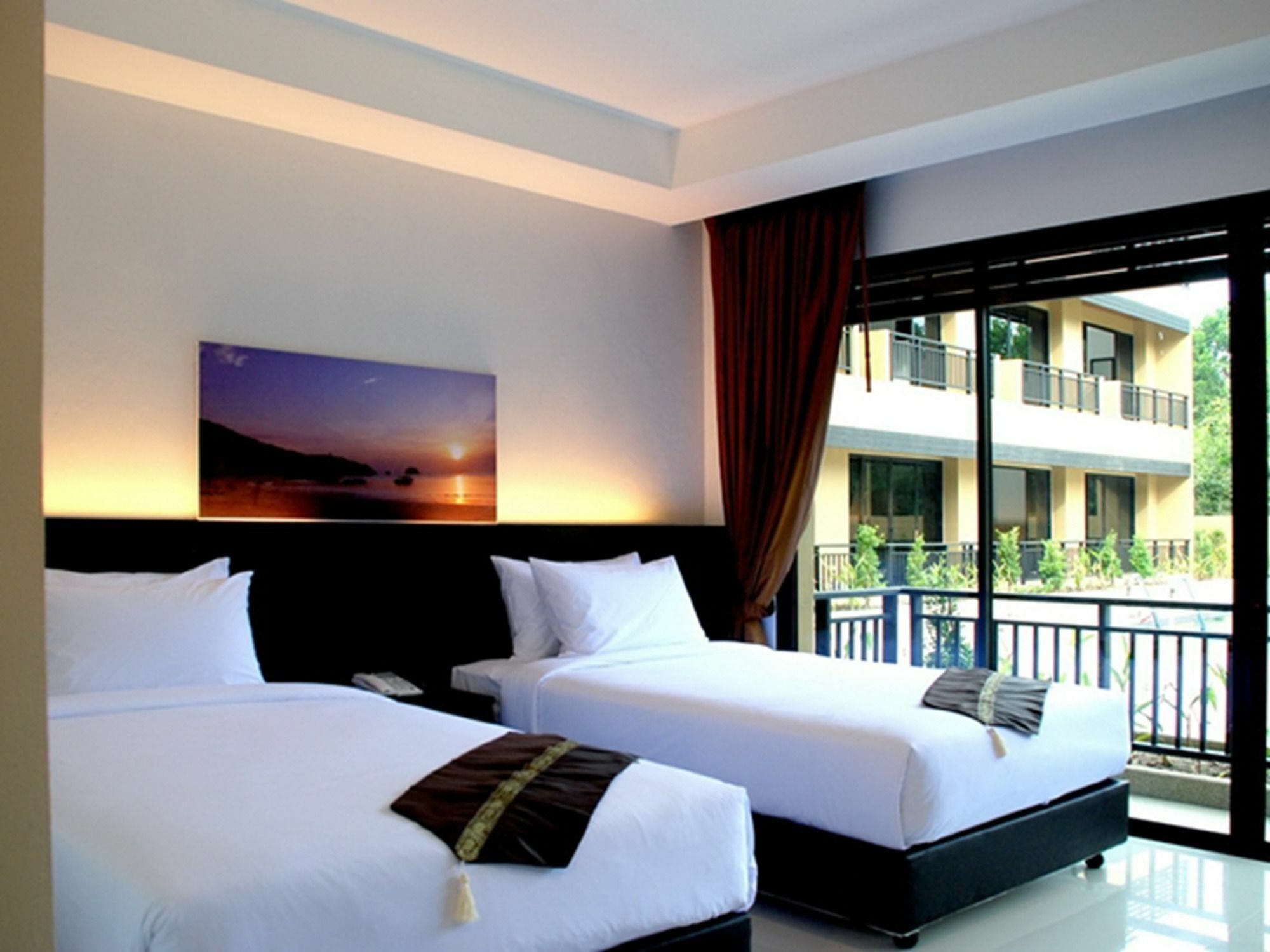 Naiyang Beach Hotel Sha Plus Phuket Buitenkant foto