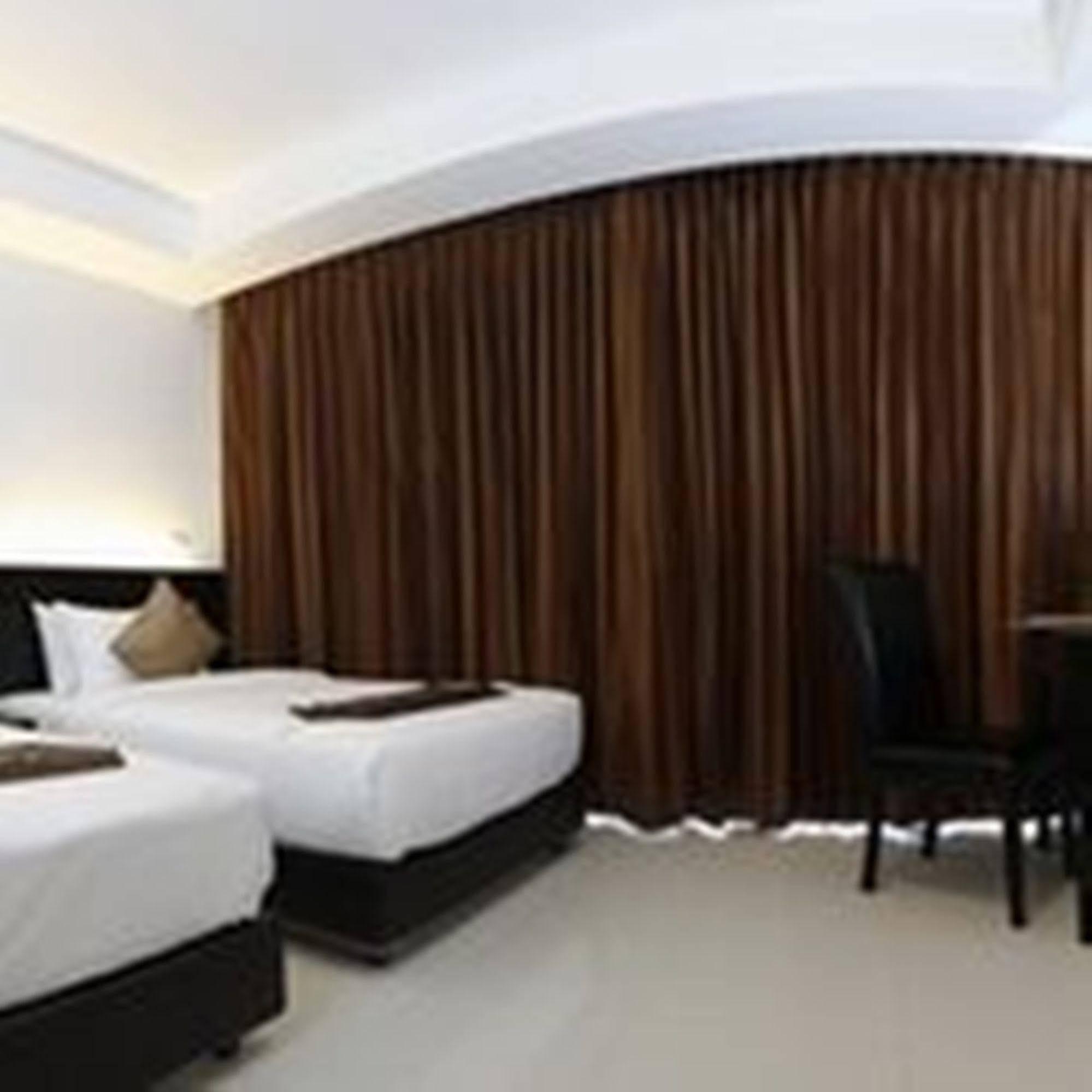 Naiyang Beach Hotel Sha Plus Phuket Buitenkant foto
