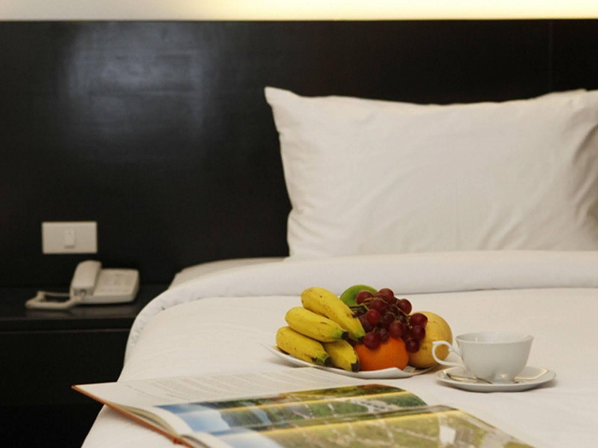 Naiyang Beach Hotel Sha Plus Phuket Buitenkant foto